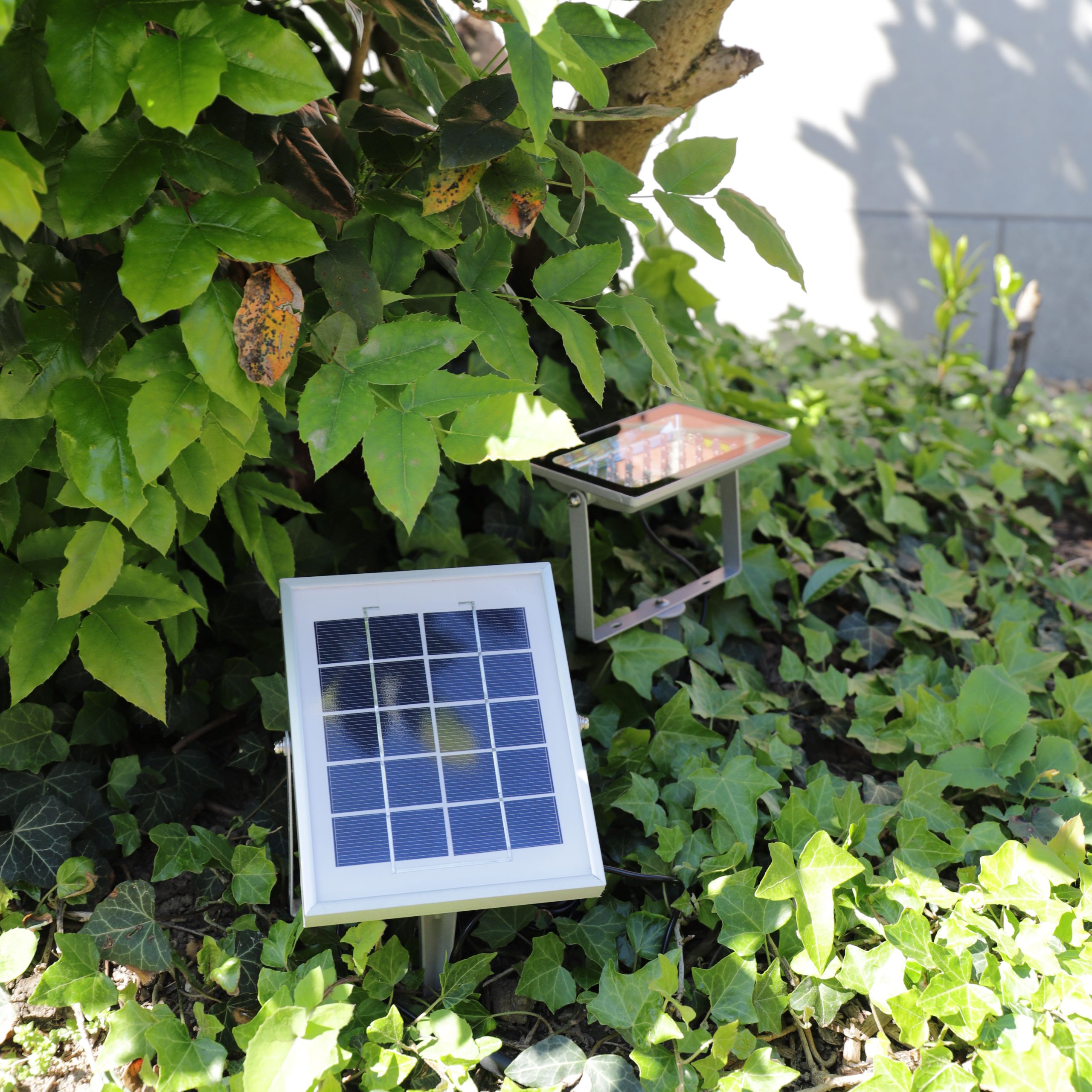 28LED Super Bright Solar Flood Light & Landscape Light Silicon